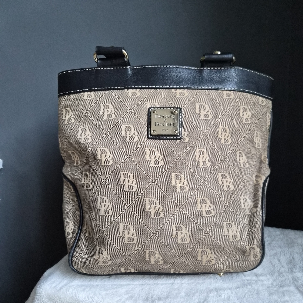 Dooney & Bourke Signature Canvas Leather Tote Bag Tan Black Shoulder Handbag Bag